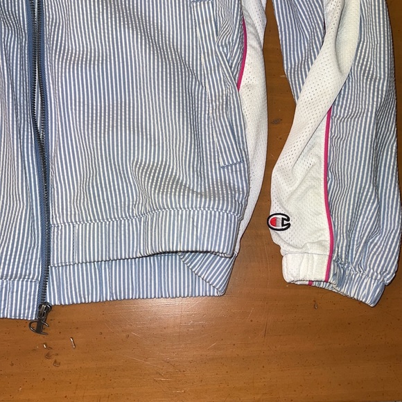 Mens “Champion” seersucker zip-up jacket with hood - size large (barely worn) - Picture 3 of 4